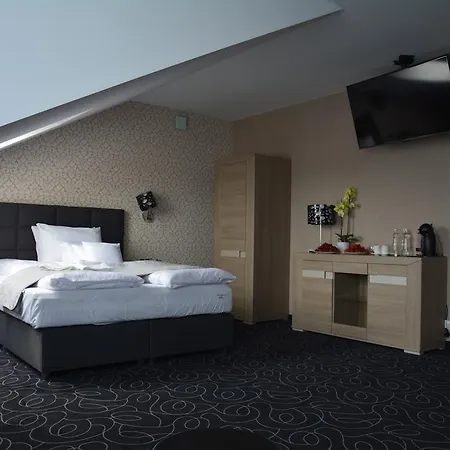 מלון דירות Alex Palace 4*